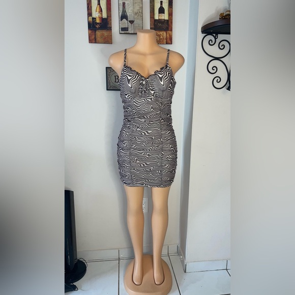 DIVIDED H&M DRESS PRINTED SIZE M EXCELLENT CONDITIONS - Picture 3 of 9